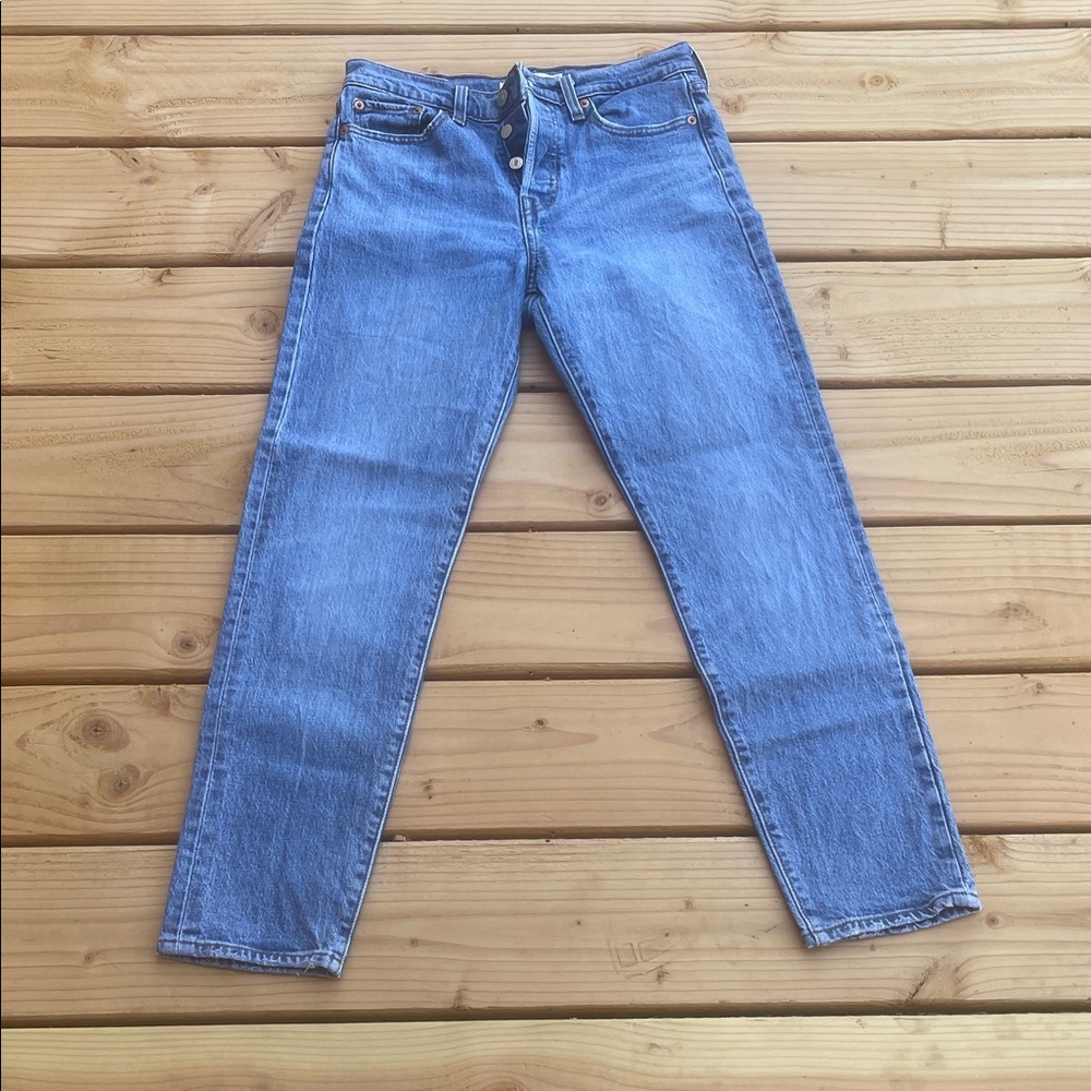 Levi's Women's Light Blue Straight Leg Jeans